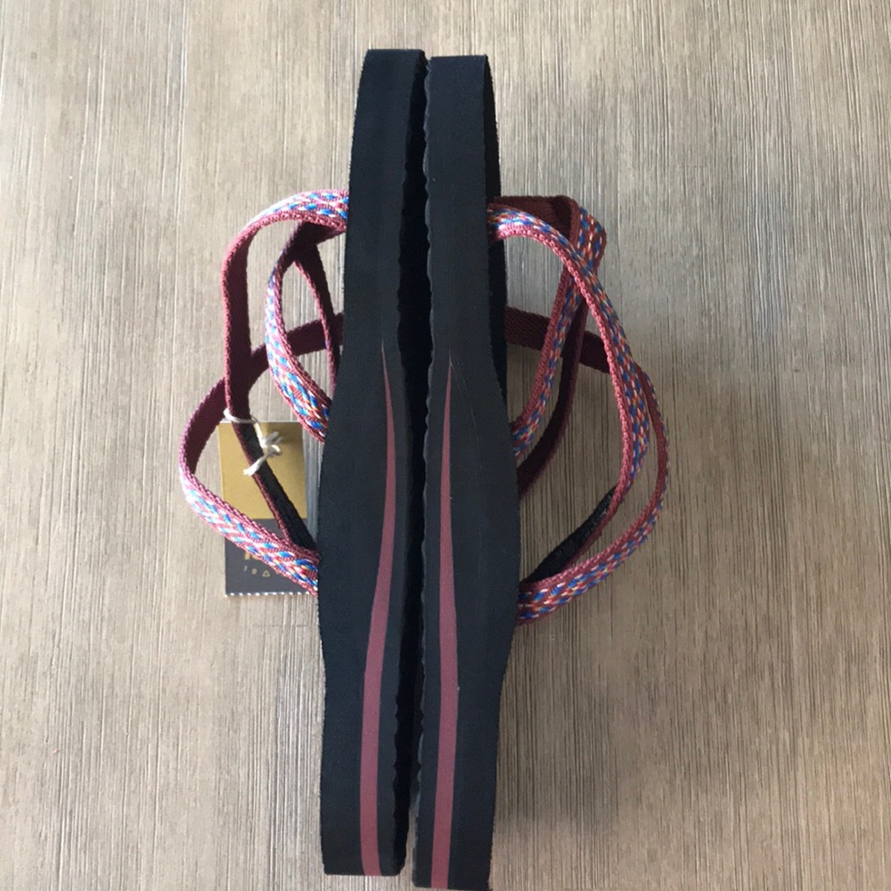 Teva Women’s sandal - NEW - Picture 2 of 3